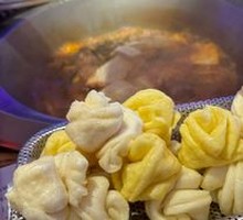Flower-shaped steamed bun