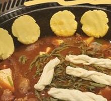 Stewed Pork Ribs in Iron Pot