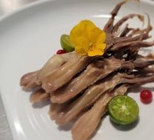 Fragrant Wine-Steamed Duck Tongue