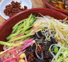 Meat丁 Fried Noodles with Sauce