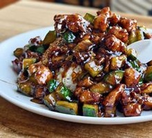 Sauce-Braised Chicken Rice Bowl