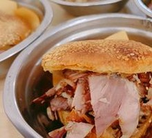 Braised Pork Belly in Flatbread