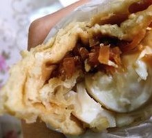 Old Beijing-style oil cake wrapped in egg