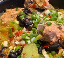 Braised Pork Ribs in Clay Pot