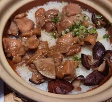 Classic Mushroom Chicken Claypot Rice