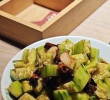 Knife-Pounded Cucumber