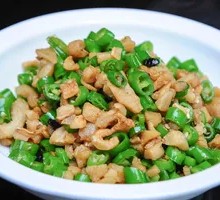 Stir-fried Green Pepper with Pork Cracklings