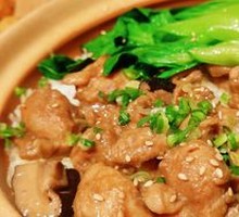 Braised Chicken with Mushrooms in Clay Pot Rice
