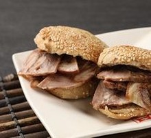 Braised Bun with Pork Shank