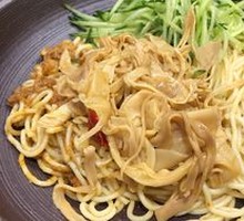 Slow-Cooked Beef Brisket Noodles with Pork Lard