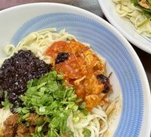 Braised Lentils with Shredded Pork Noodles