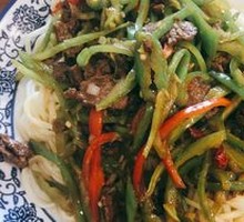 Sliced Pepper Stir-Fried Beef Noodles