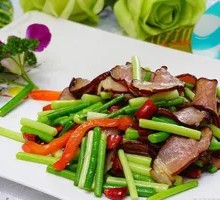 Stir-fried garlic shoots with pork and cured pork
