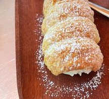 Cream-filled Pastry Roll