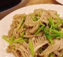 Stir-fried Scallion with Fish Balls