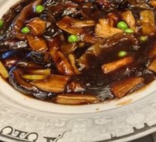 Donkey-hide gelatin with scallion-braised sea cucumber