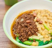 Pea and Meat Sauce Noodles
