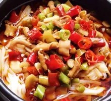 Sichuan-style Pepper Chicken Offal Noodles