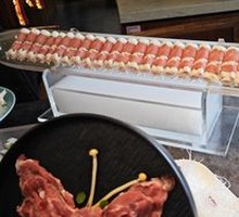 Goat Meat Rolls with Sand Onion