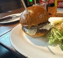 云贵酸汤风味和牛汉堡