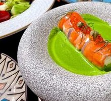 牛油果挪威三文鱼配鱼子酱