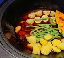Stewed Pork Ribs and Chicken Feet in Iron Pot