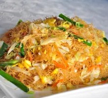 Egg and Pork Stir-Fried Rice Noodles