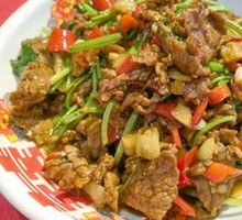 Stir-Fried Beef with Yellow Onion
