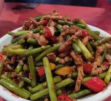 Stir-fried garlic shoots with pork