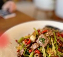 Stir-Fried Beef with Yellow Onion