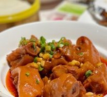 Stewed Pig Feet with Soybeans