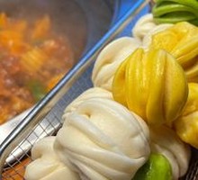 Flower-shaped steamed bun