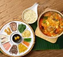 Sunshine Tomato Traditional Crossing-the-Bridge Rice Noodles