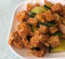 Cucumber Noodles with Wheat Gluten