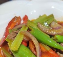 Stir-Fried Yellow Beef Noodles