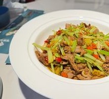 Stir-Fried Beef with Yellow Onion