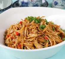 Crispy Bamboo Shoots with Shredded Pork