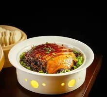 Braised Pork with Preserved Vegetable in Lotus Leaf Bun