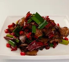 Stir-fried Garlic Shoots with Xiangxi Preserved Pork