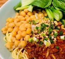 Spicy Pork Sauce Noodles with Peas