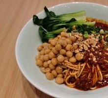 Spicy Pork Sauce Noodles with Peas