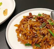Cantonese Stir-Fried Beef Rice Noodles