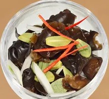 Pickled Garlic with Black Moss