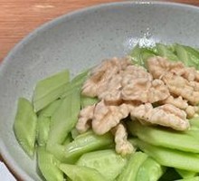 Pepper Oil Cucumber with Almonds