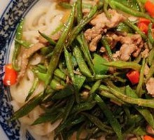 现炒扁豆肉丝拌面