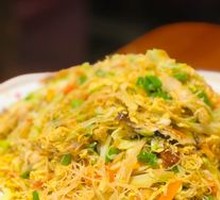 Stir-Fried Rice Noodles with Seafood