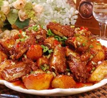Pressure-cooked pork ribs with potatoes