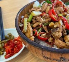 Stir-Fried Chicken in Wooden Bucket Rice