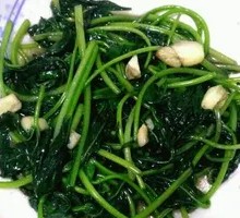 Stir-fried Sweet Potato Leaves with Garlic