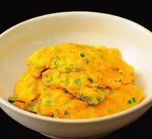 Scallion stir-fried with earth eggs